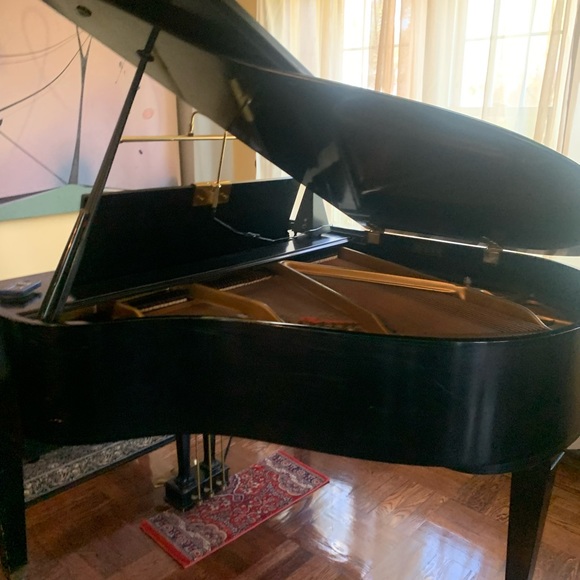 Piano - Picture 4 of 4